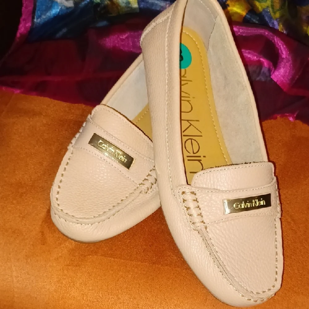 Calvin Klein Beige Loafers for Women - Picture 3 of 6